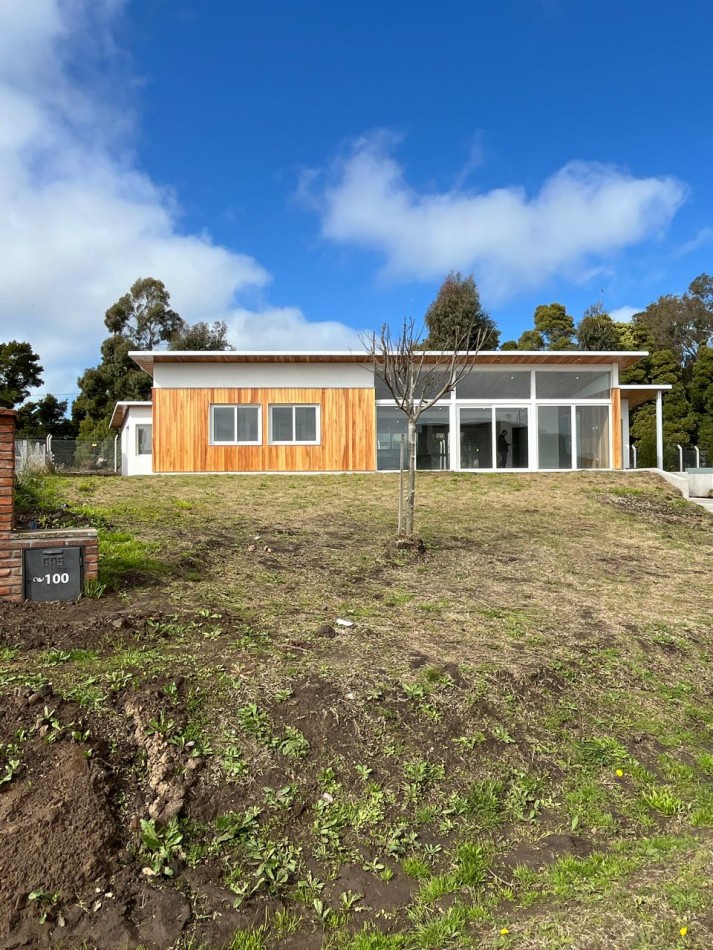 CASA 4 AMBIENTES DE 175 M2 APROX CON QUINCHO EN RUMENCO JOVEN VENDE Y PERMUTA