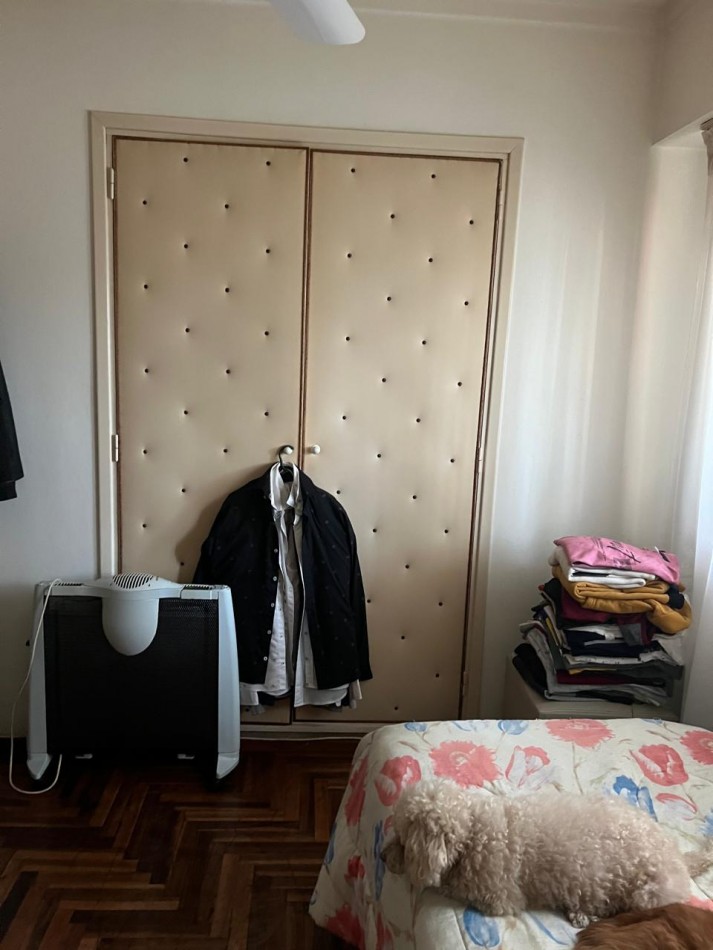 DEPARTAMENTO 3 AMBIENTES CON BALCON SALIENTE A LA CALLE EN SEGUNDO PISO POR ESCALERA, VENDE O PERMUTA