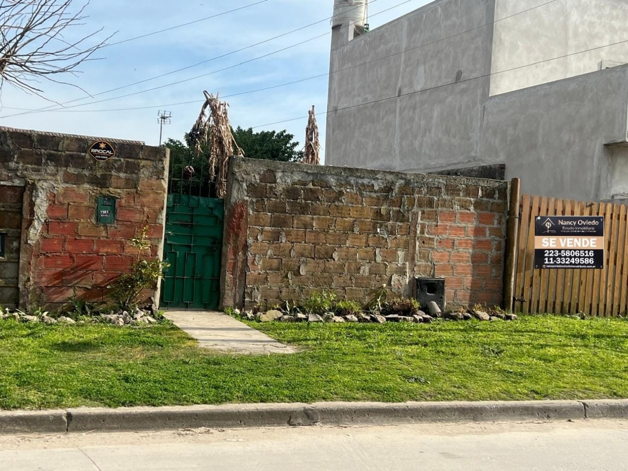 CASA 3 AMBIENTES CON PARQUE Y GARAJE A 20 MINUTOS DEL CENTRO DE MAR DEL PLATA