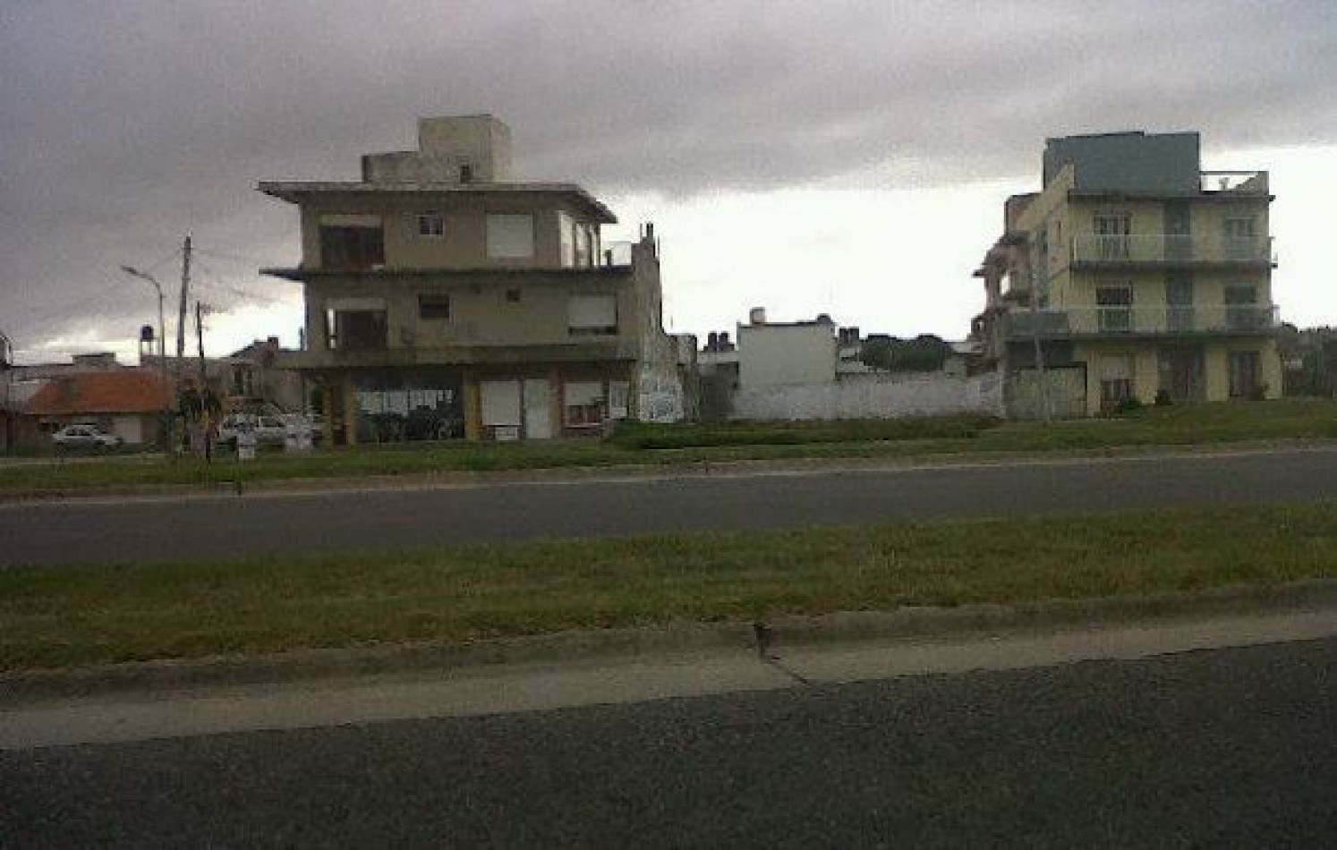 LOTE DE 417M2 FRENTE AL MAR APTO PARA EDIFICIO EN FELIX U CAMET (ZONA R3)