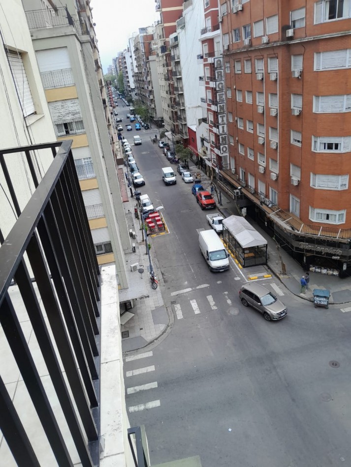 DEPARTAMENTO 3 AMBIENTES CON BALCON A LA CALLE Y VISTA LATERAL AL HOTEL PROVINCIAL