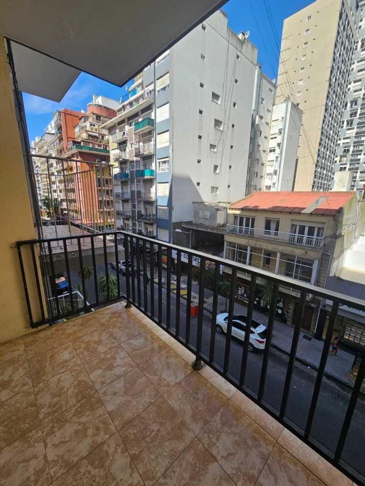 DEPARTAMENTO 2 AMBIENTES CON BALCON SALIENTE EN PLAZA COLON