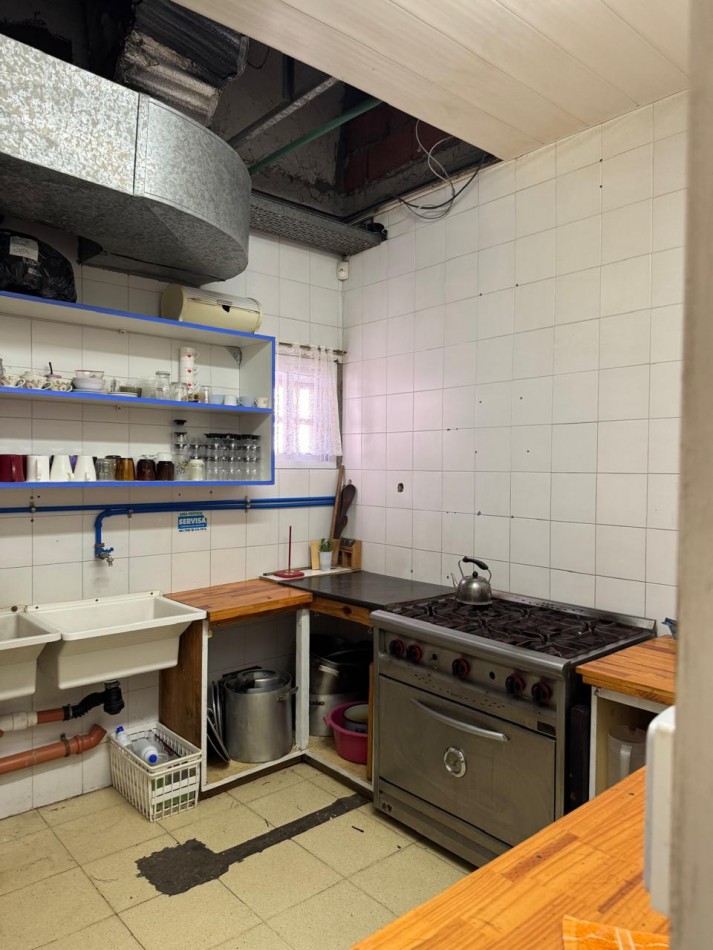 GALPON CONSTRUIDO SOBRE 3 LOTES, POSEE 539M2 TOTALES VENDE Y PERMUTA ( APTO CREDITO)