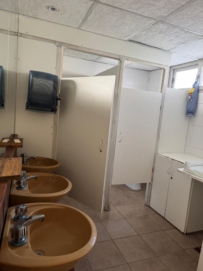 GALPON CONSTRUIDO SOBRE 3 LOTES, POSEE 539M2 TOTALES VENDE Y PERMUTA ( APTO CREDITO)