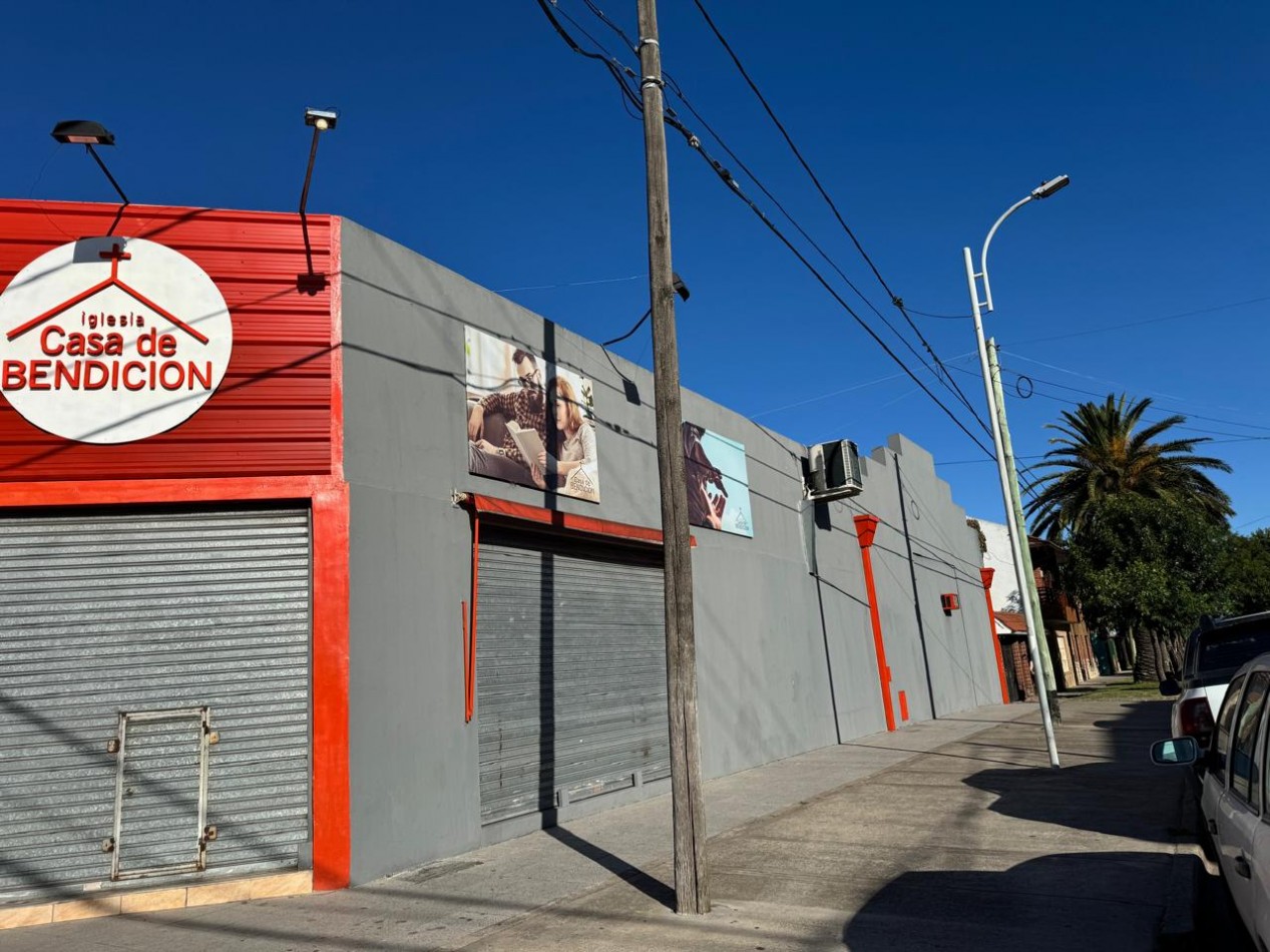 GALPON CONSTRUIDO SOBRE 3 LOTES, POSEE 539M2 TOTALES VENDE Y PERMUTA ( APTO CREDITO)