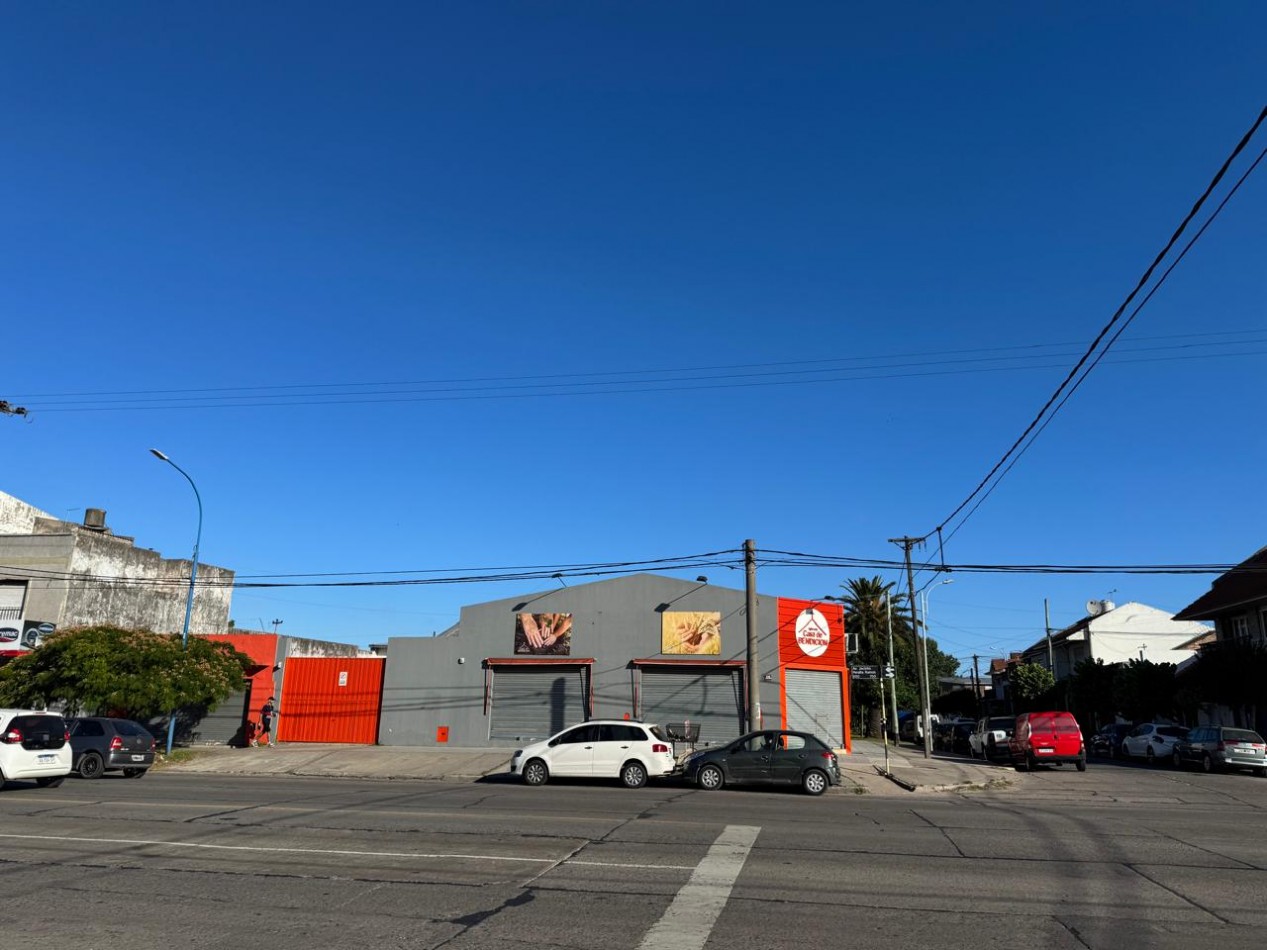 GALPON CONSTRUIDO SOBRE 3 LOTES, POSEE 539M2 TOTALES VENDE Y PERMUTA ( APTO CREDITO)