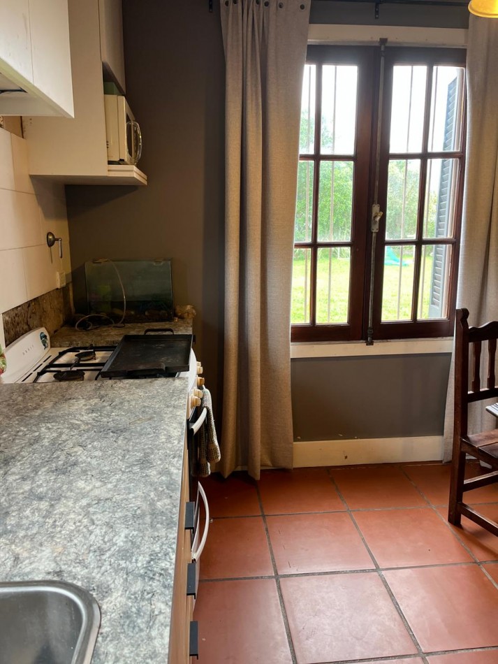 CASA DE 3 AMB CON PARQUE, SOBRE LOTE DE 400M2 EN SAN EDUARDO DEL MAR. APTO CREDITO