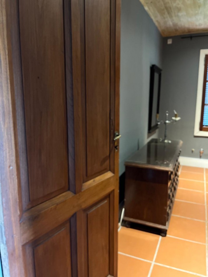 CASA DE 3 AMB CON PARQUE, SOBRE LOTE DE 400M2 EN SAN EDUARDO DEL MAR. APTO CREDITO