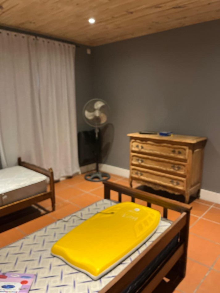 CASA DE 3 AMB CON PARQUE, SOBRE LOTE DE 400M2 EN SAN EDUARDO DEL MAR. APTO CREDITO