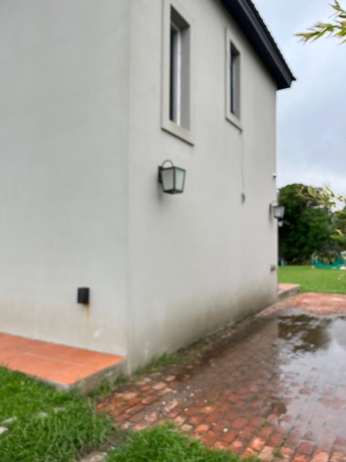 CASA DE 3 AMB CON PARQUE, SOBRE LOTE DE 400M2 EN SAN EDUARDO DEL MAR. APTO CREDITO