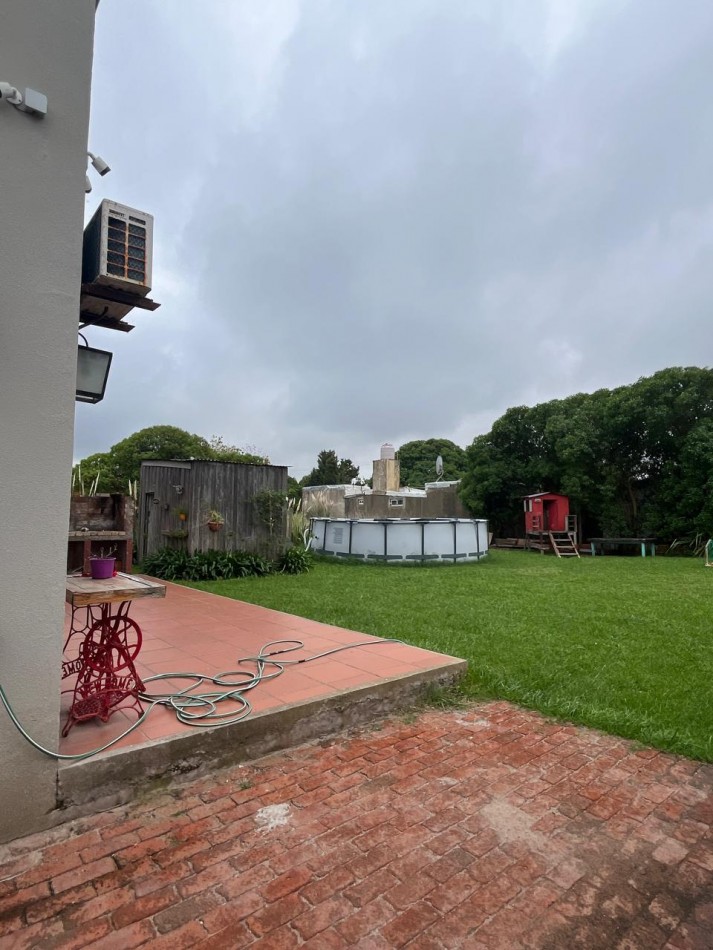 CASA DE 3 AMB CON PARQUE, SOBRE LOTE DE 400M2 EN SAN EDUARDO DEL MAR. APTO CREDITO