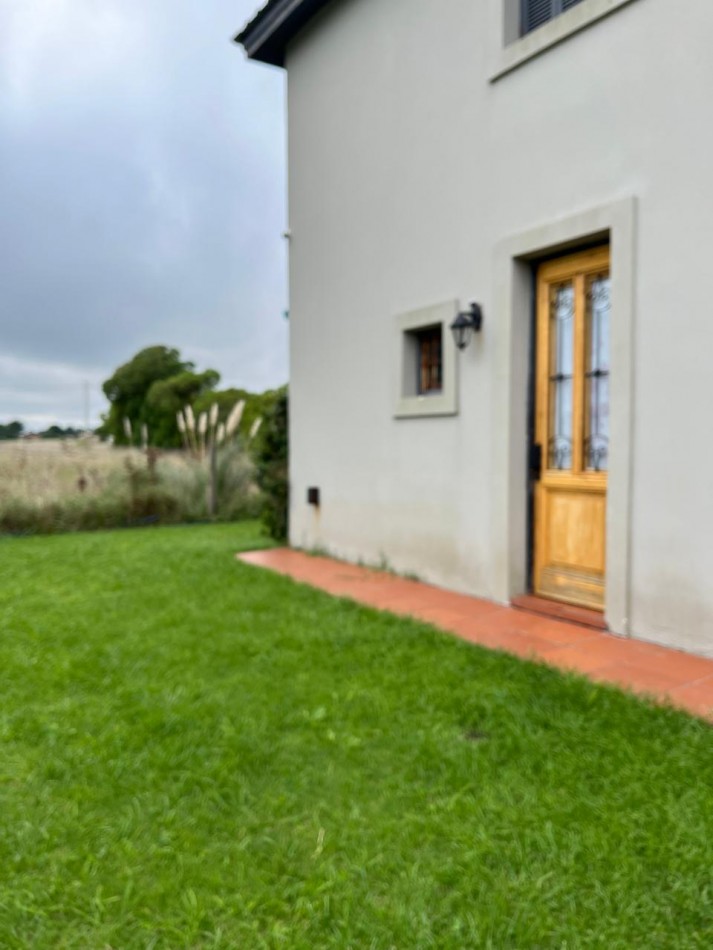 CASA DE 3 AMB CON PARQUE, SOBRE LOTE DE 400M2 EN SAN EDUARDO DEL MAR. APTO CREDITO