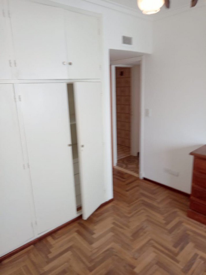 DEPARTAMENTO DE 3 AMBIENTES CON BALCON A LA CALLE Y COCHERA EN LA PERLA