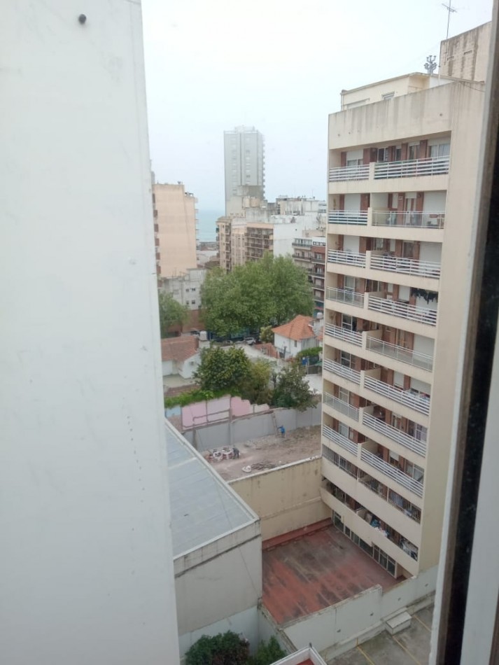 DEPARTAMENTO DE 3 AMBIENTES CON BALCON A LA CALLE Y COCHERA EN LA PERLA