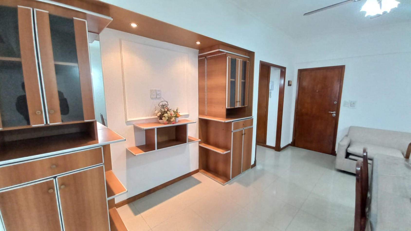 DEPARTAMENTO DE 2 AMBIENTES A LA CALLE CON BALCON CERRADO Y VISTA AL HOTEL PROVINCIAL 