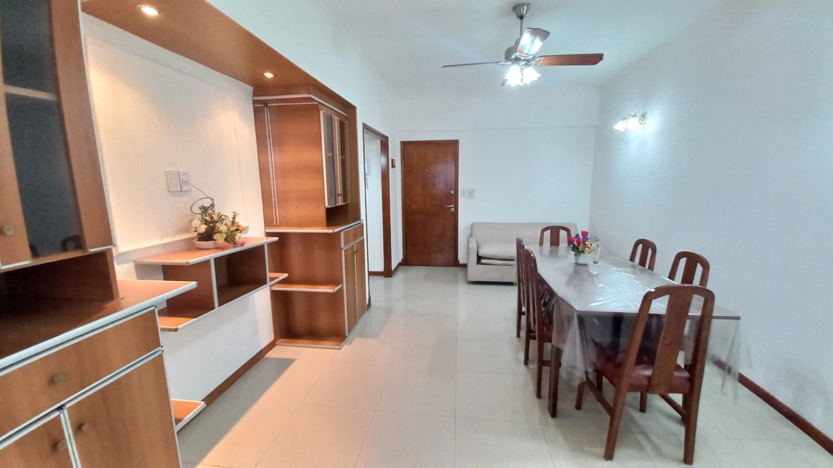 DEPARTAMENTO DE 2 AMBIENTES A LA CALLE CON BALCON CERRADO Y VISTA AL HOTEL PROVINCIAL 