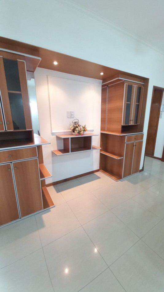 DEPARTAMENTO DE 2 AMBIENTES A LA CALLE CON BALCON CERRADO Y VISTA AL HOTEL PROVINCIAL 