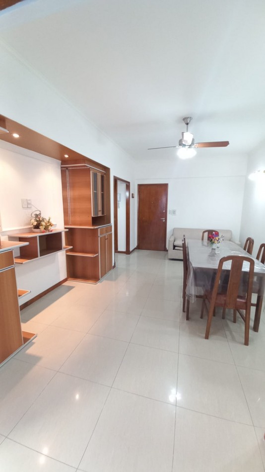 DEPARTAMENTO DE 2 AMBIENTES A LA CALLE CON BALCON CERRADO Y VISTA AL HOTEL PROVINCIAL 