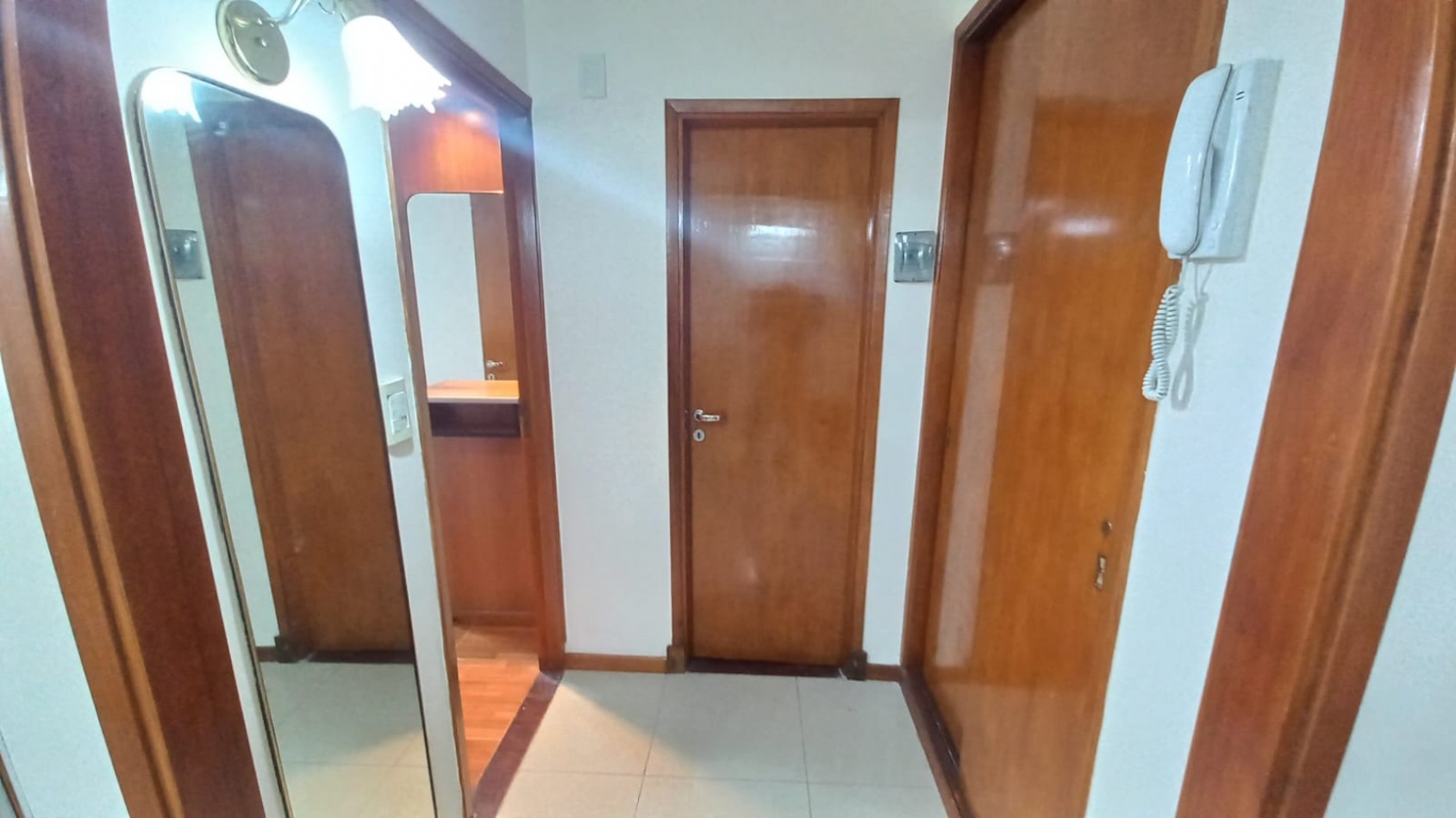 DEPARTAMENTO DE 2 AMBIENTES A LA CALLE CON BALCON CERRADO Y VISTA AL HOTEL PROVINCIAL 