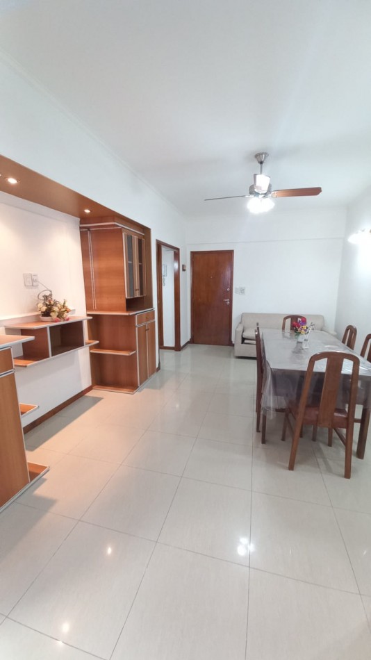 DEPARTAMENTO DE 2 AMBIENTES A LA CALLE CON BALCON CERRADO Y VISTA AL HOTEL PROVINCIAL 