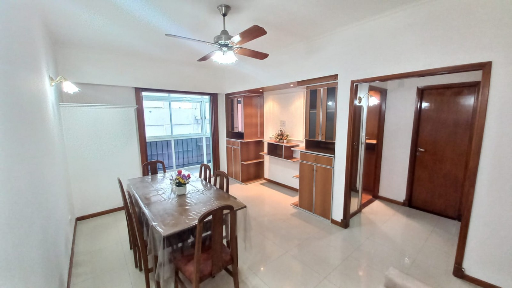 DEPARTAMENTO DE 2 AMBIENTES A LA CALLE CON BALCON CERRADO Y VISTA AL HOTEL PROVINCIAL 