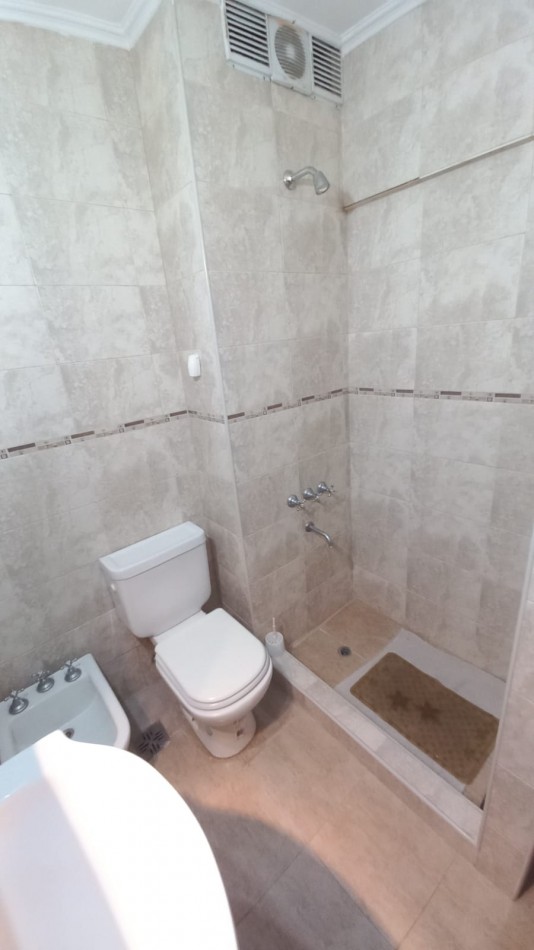 DEPARTAMENTO DE 2 AMBIENTES A LA CALLE CON BALCON CERRADO Y VISTA AL HOTEL PROVINCIAL 