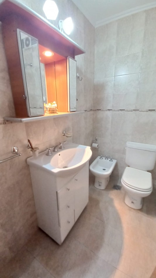 DEPARTAMENTO DE 2 AMBIENTES A LA CALLE CON BALCON CERRADO Y VISTA AL HOTEL PROVINCIAL 
