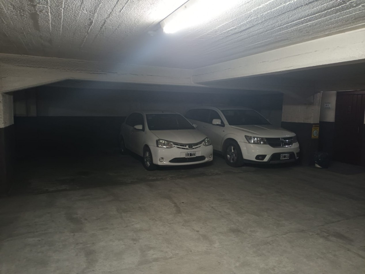 COCHERA FIJA TERCER PISO EN EL CENTRO