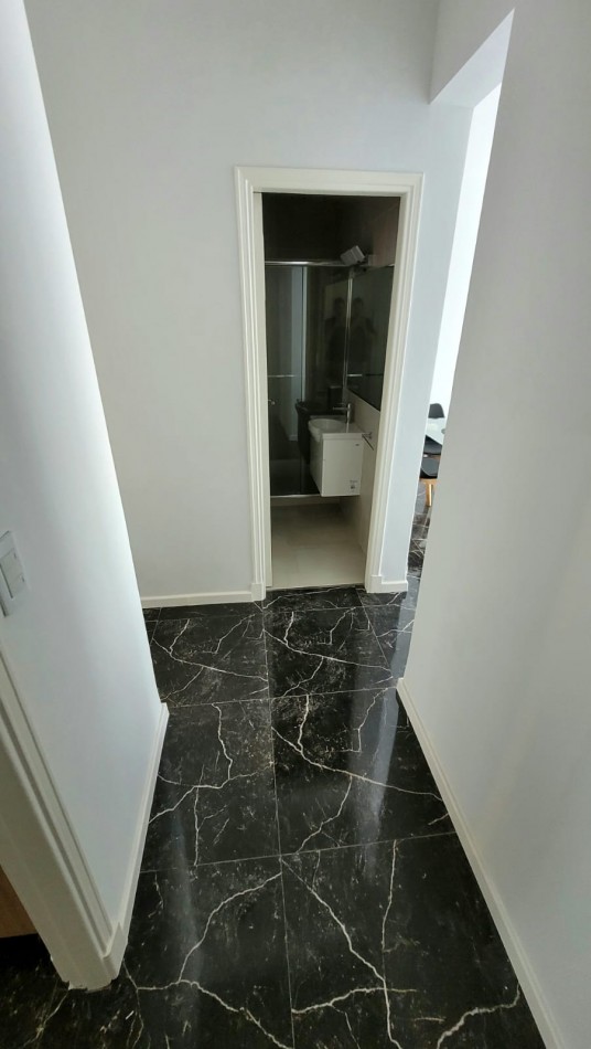 DEPARTAMENTO 2 AMBIENTES CON BALCON A LA CALLE EN PLAZA COLON 