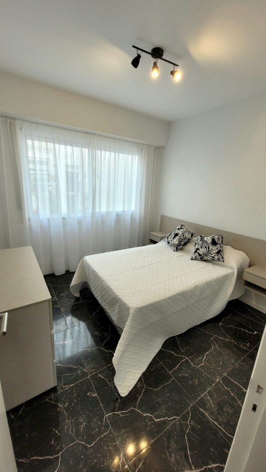 DEPARTAMENTO 2 AMBIENTES CON BALCON A LA CALLE EN PLAZA COLON 