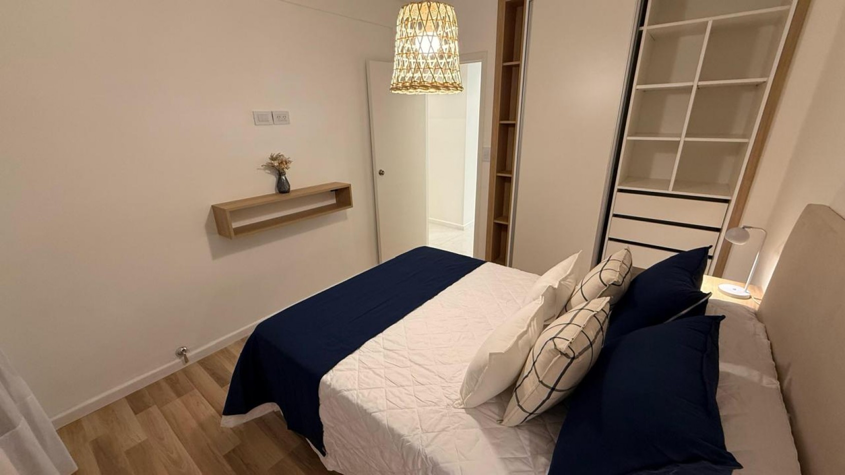 DEPARTAMENTO 2 AMBIENTES CON BALCON A LA CALLE EN PLAZA COLON