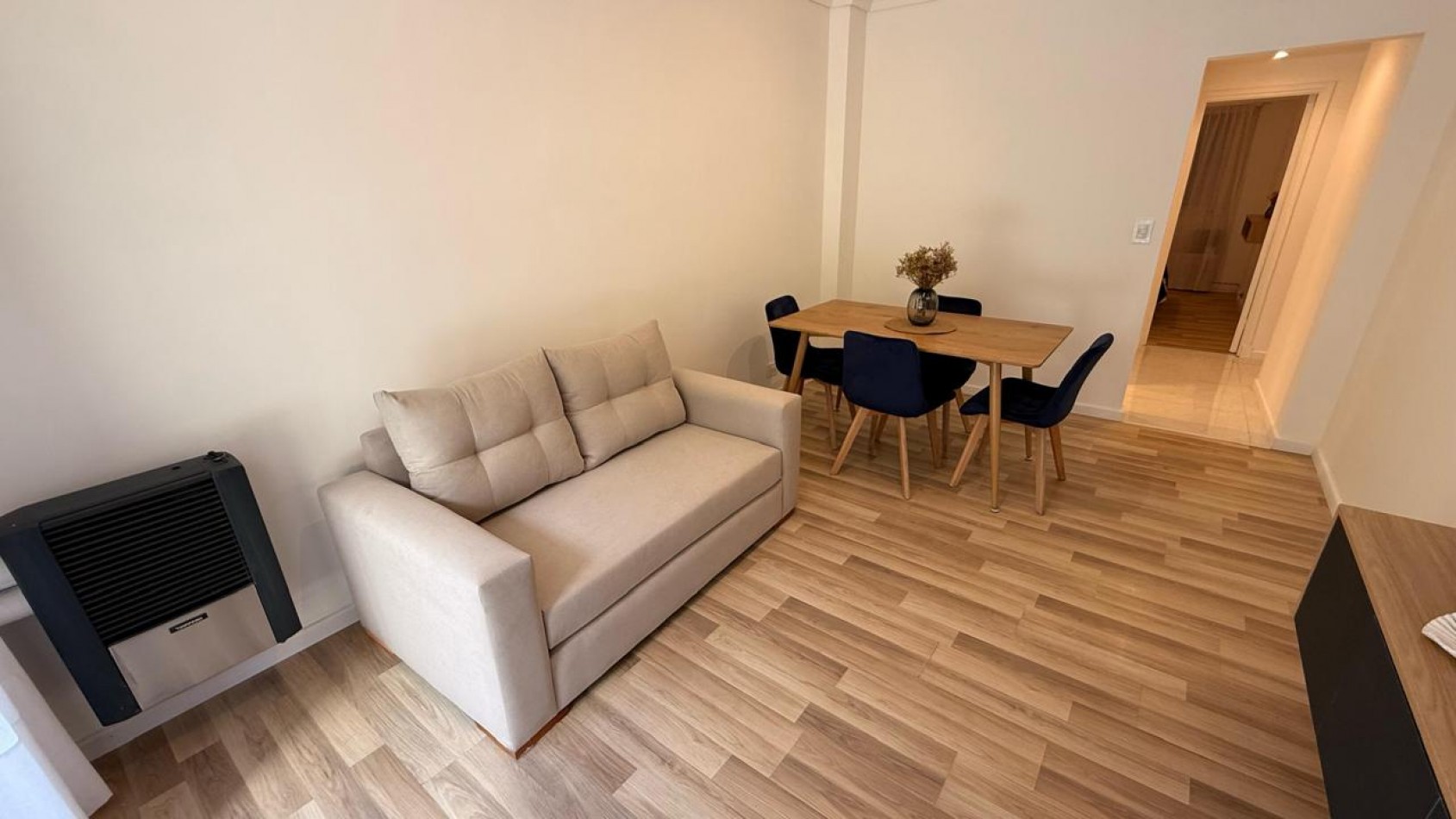 DEPARTAMENTO 2 AMBIENTES CON BALCON A LA CALLE EN PLAZA COLON