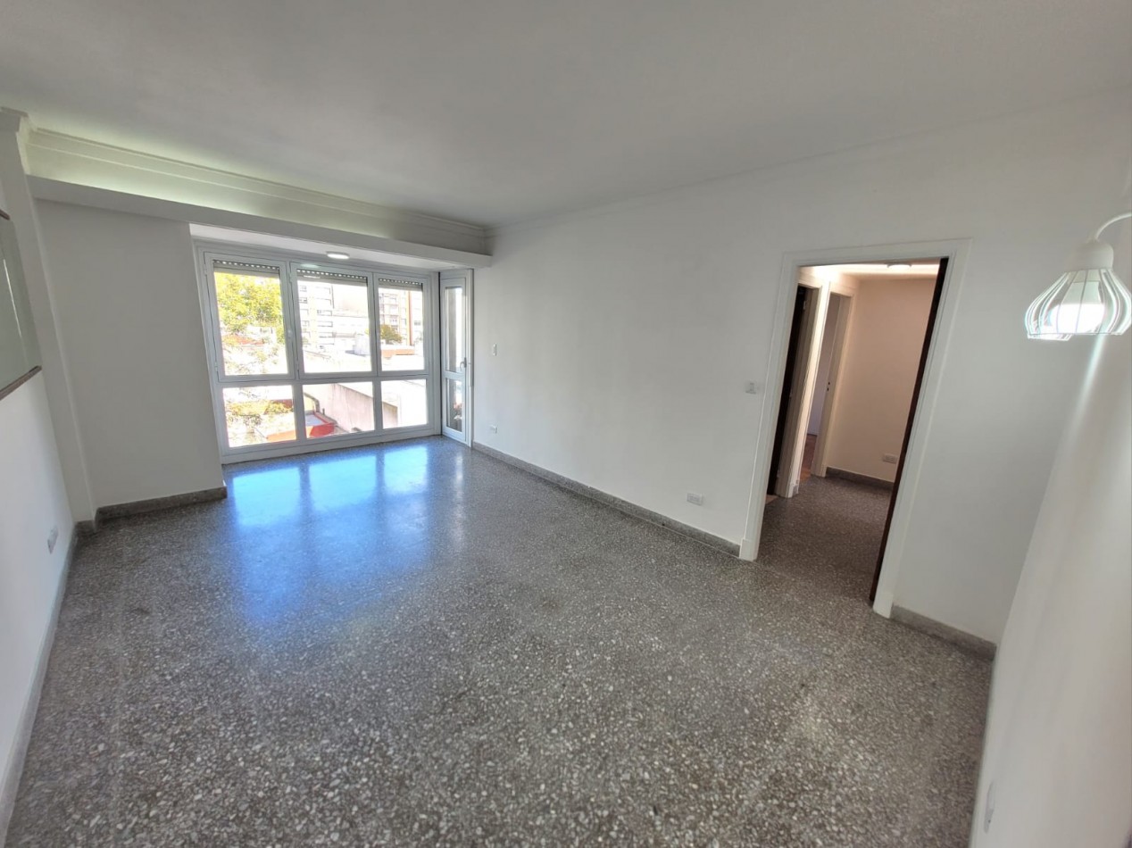 DEPARTAMENTO 3 AMBIENTES CON BALCON SALIENTE