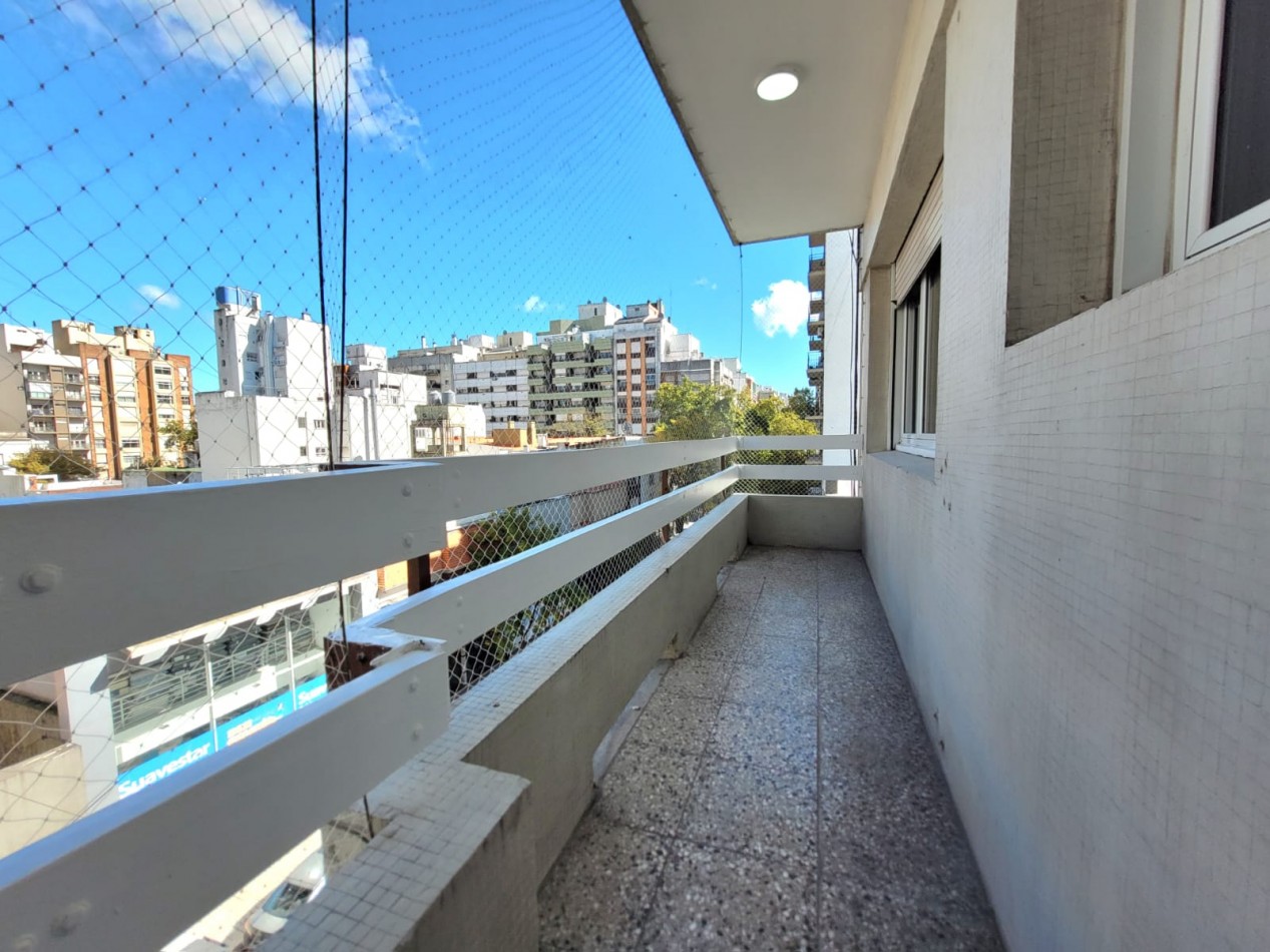 DEPARTAMENTO 3 AMBIENTES CON BALCON SALIENTE