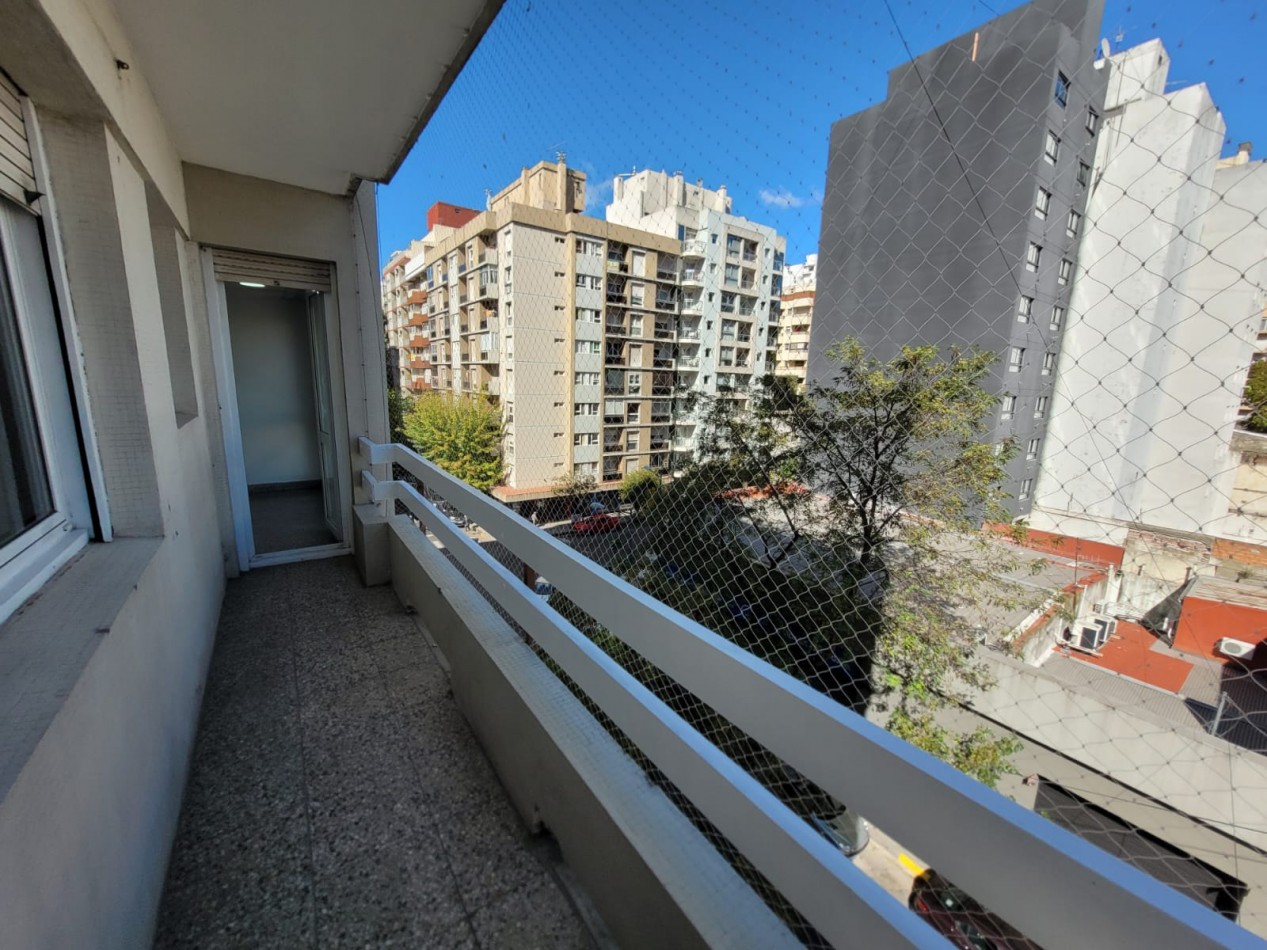 DEPARTAMENTO 3 AMBIENTES CON BALCON SALIENTE