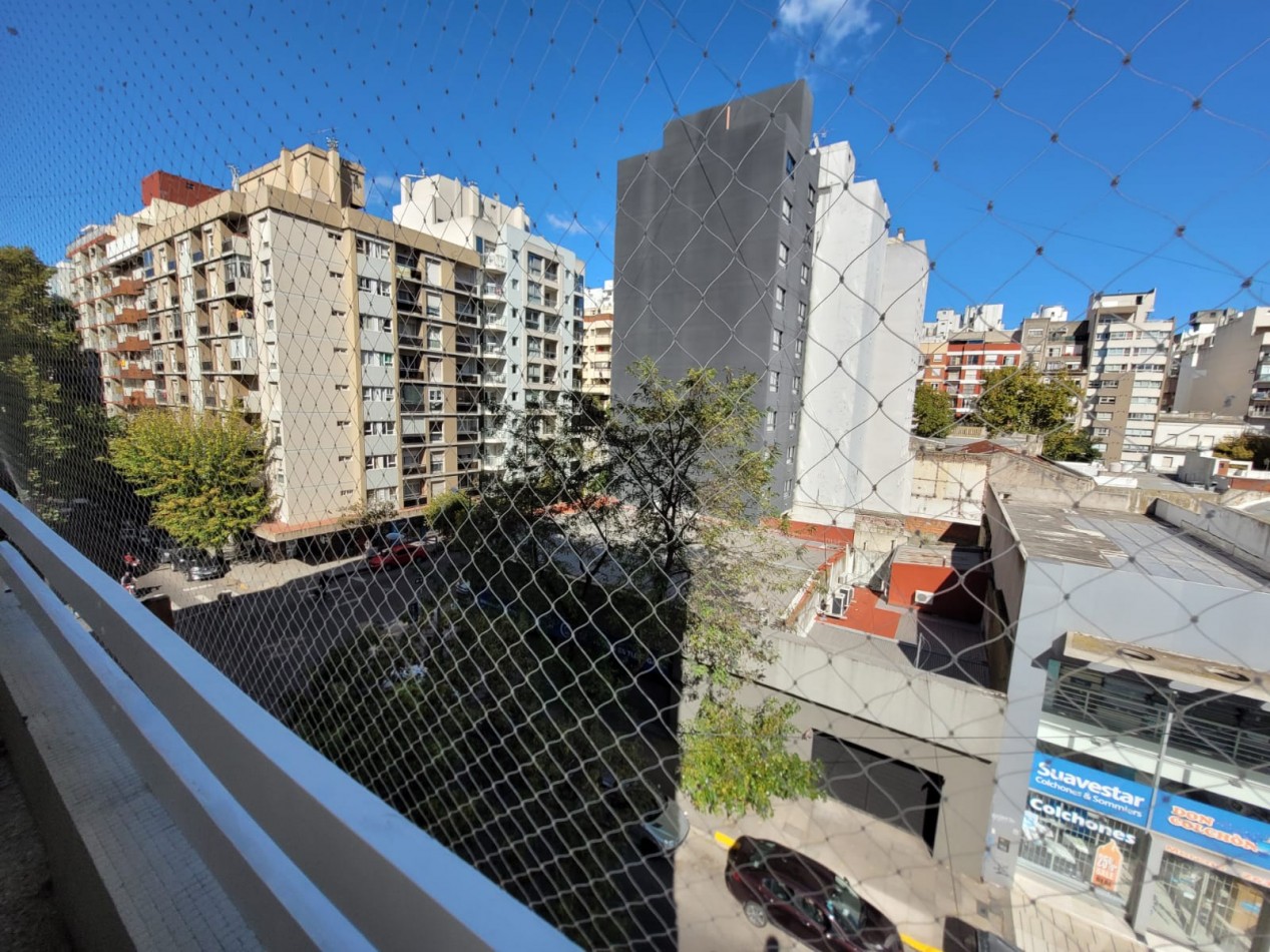 DEPARTAMENTO 3 AMBIENTES CON BALCON SALIENTE