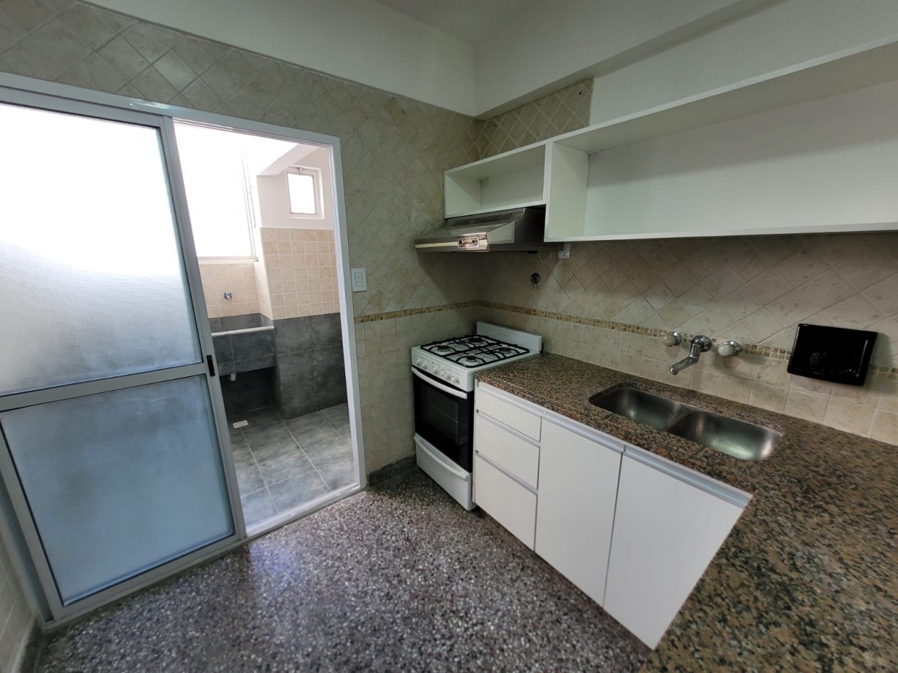 DEPARTAMENTO 3 AMBIENTES CON BALCON SALIENTE