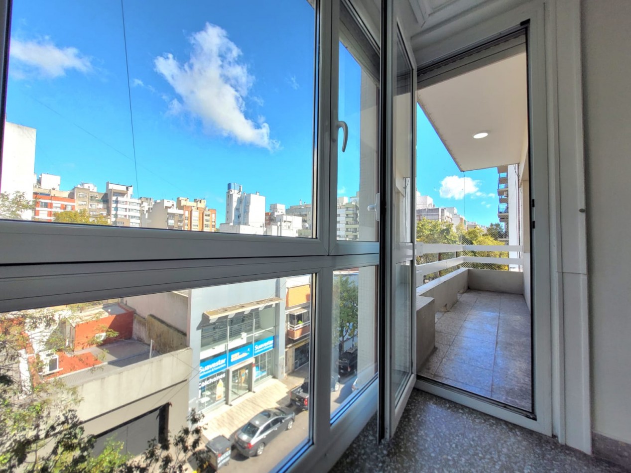 DEPARTAMENTO 3 AMBIENTES CON BALCON SALIENTE