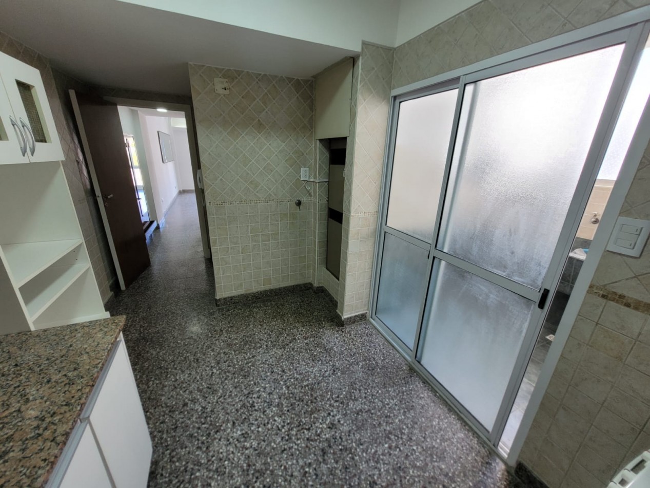 DEPARTAMENTO 3 AMBIENTES CON BALCON SALIENTE