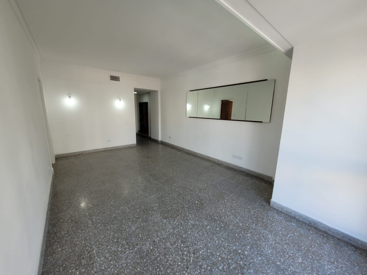 DEPARTAMENTO 3 AMBIENTES CON BALCON SALIENTE