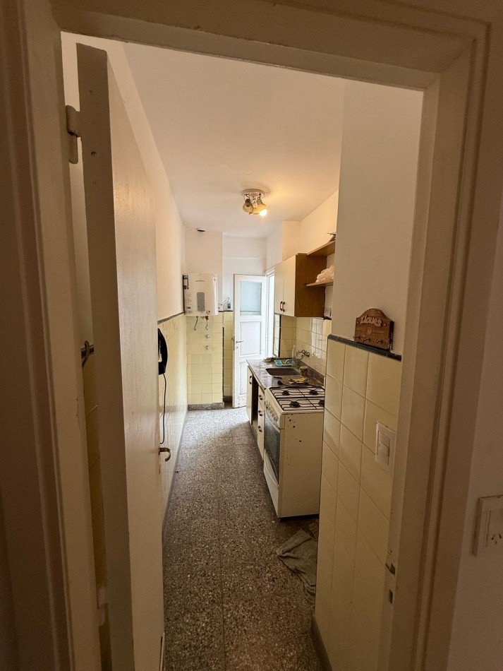 DEPARTAMENTO 2 AMBIENTES CON BALCON A LA CALLE, PATIO Y DEPENDENCIA  DE SERVICIO EN ALDREY