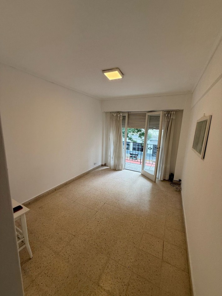 DEPARTAMENTO 2 AMBIENTES CON BALCON A LA CALLE, PATIO Y DEPENDENCIA  DE SERVICIO EN ALDREY
