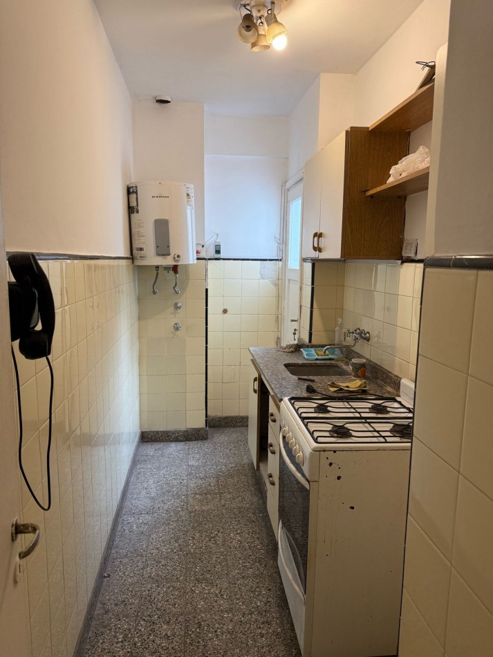 DEPARTAMENTO 2 AMBIENTES CON BALCON A LA CALLE, PATIO Y DEPENDENCIA  DE SERVICIO EN ALDREY