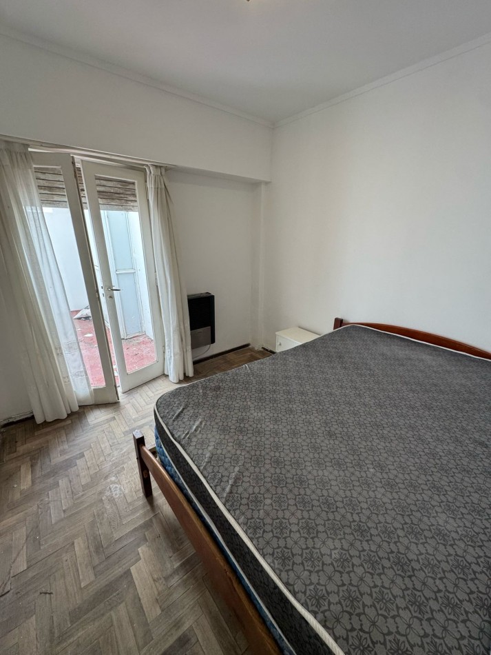DEPARTAMENTO 2 AMBIENTES CON BALCON A LA CALLE, PATIO Y DEPENDENCIA  DE SERVICIO EN ALDREY