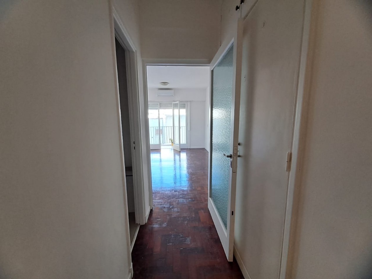 DEPARTAMENTO 1 AMB CON BALCON AL CONTRAFRENTE RECICLADO VENDE Y PERMUTA
