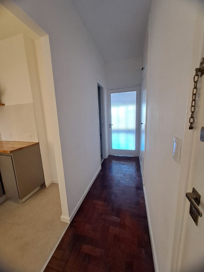 DEPARTAMENTO 1 AMB CON BALCON AL CONTRAFRENTE RECICLADO VENDE Y PERMUTA