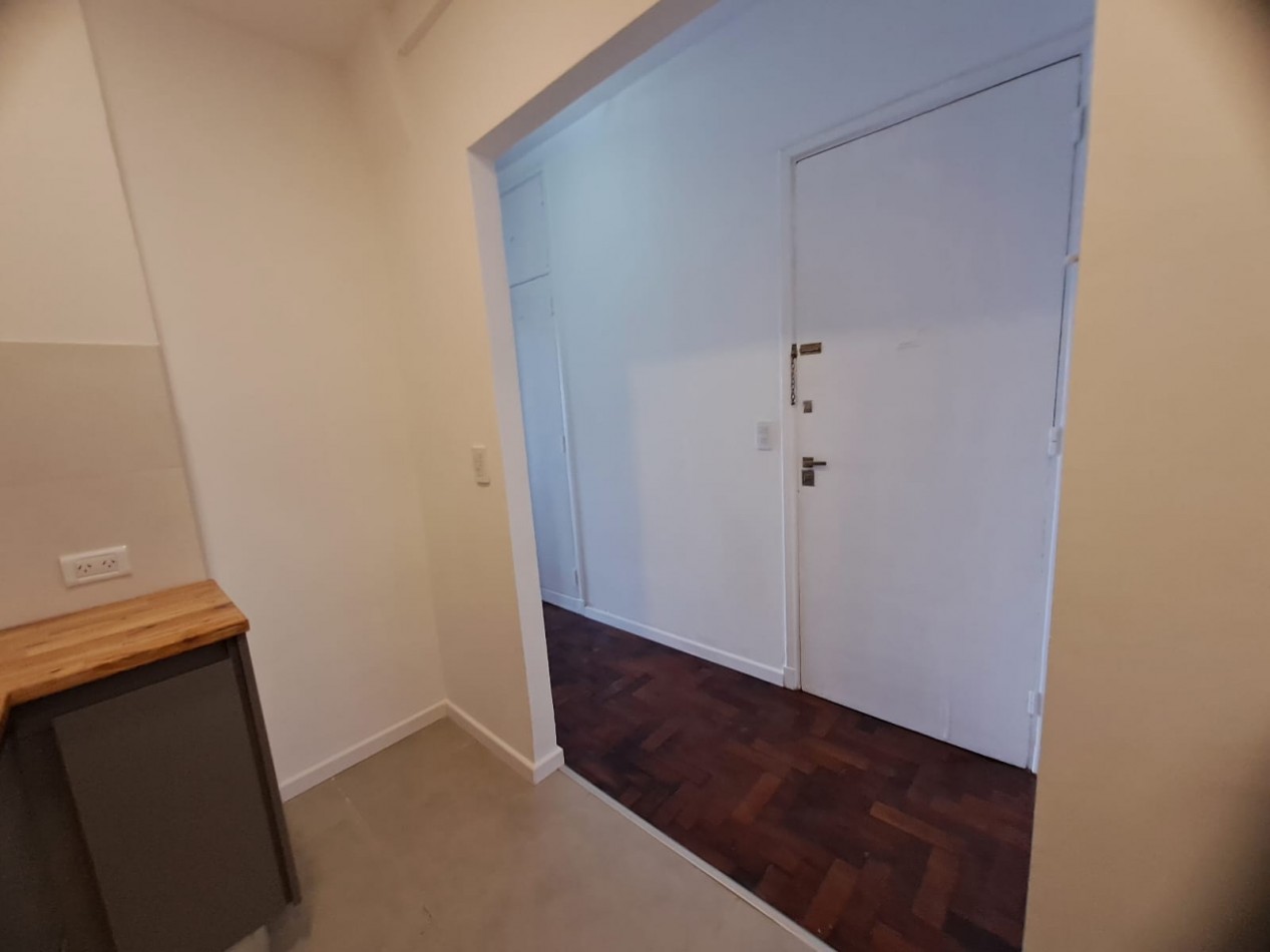 DEPARTAMENTO 1 AMB CON BALCON AL CONTRAFRENTE RECICLADO VENDE Y PERMUTA