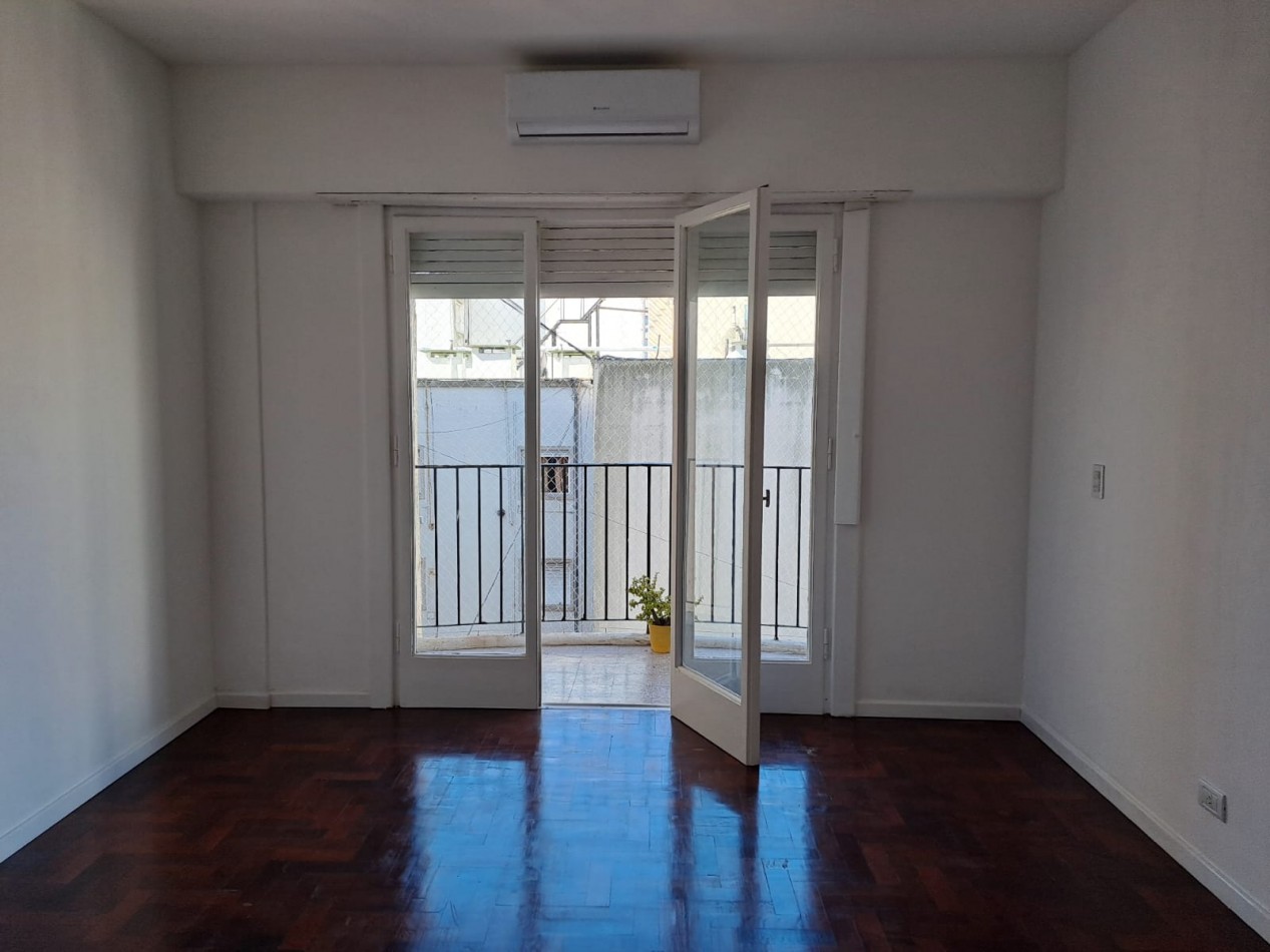 DEPARTAMENTO 1 AMB CON BALCON AL CONTRAFRENTE RECICLADO VENDE Y PERMUTA