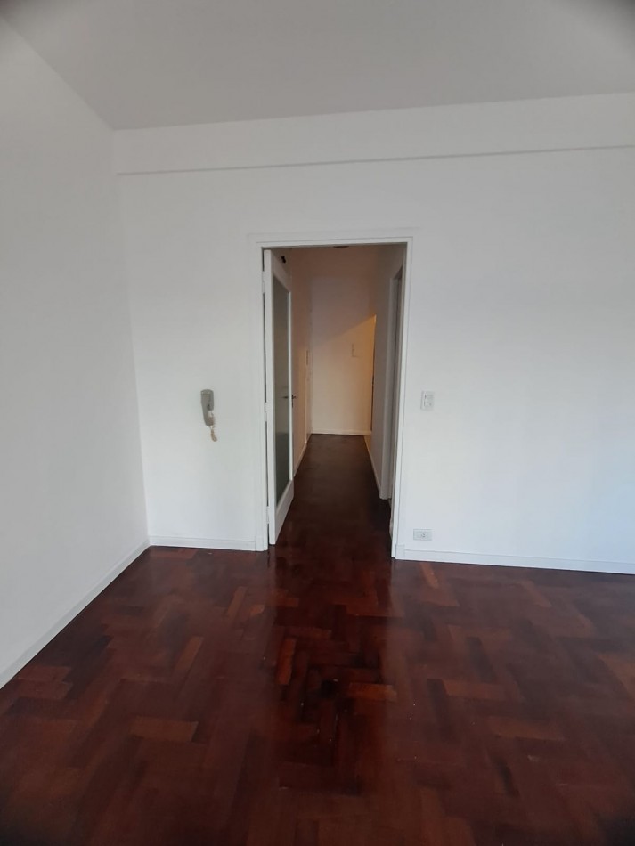 DEPARTAMENTO 1 AMB CON BALCON AL CONTRAFRENTE RECICLADO VENDE Y PERMUTA