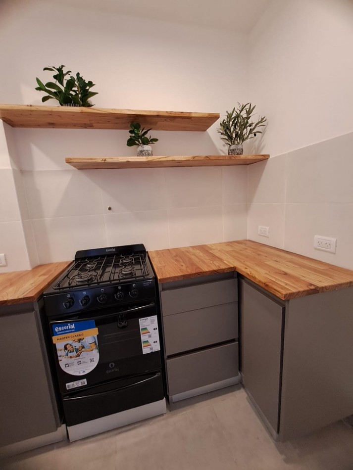 DEPARTAMENTO 1 AMB CON BALCON AL CONTRAFRENTE RECICLADO VENDE Y PERMUTA